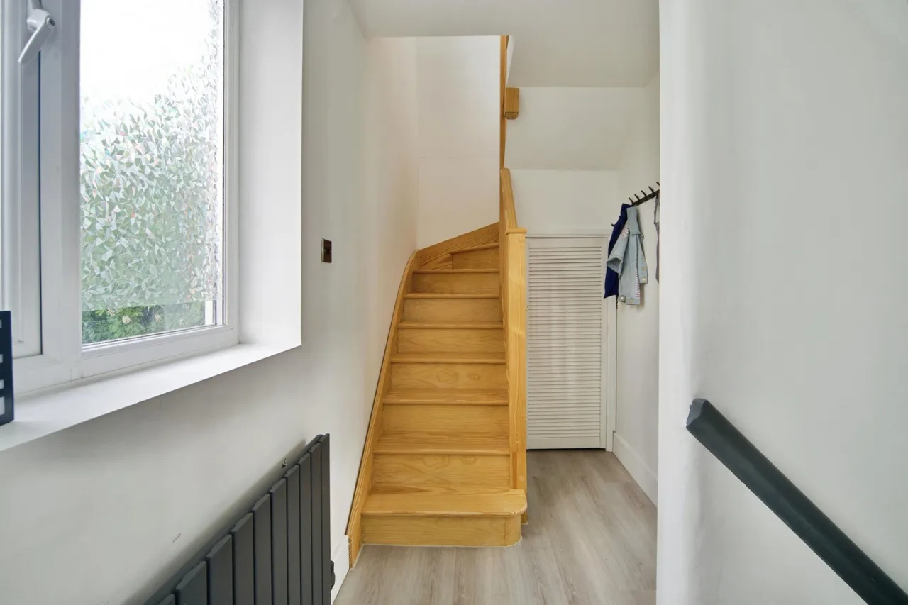 Cowper Gardens, London, N14, photo 13