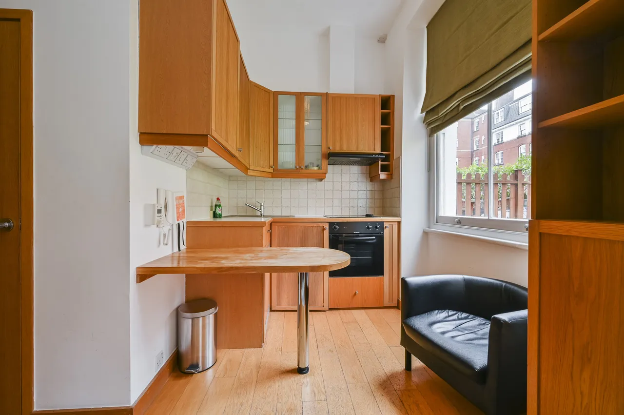 Flat 5, 32-33 Cartwright Gardens, London, photo 6