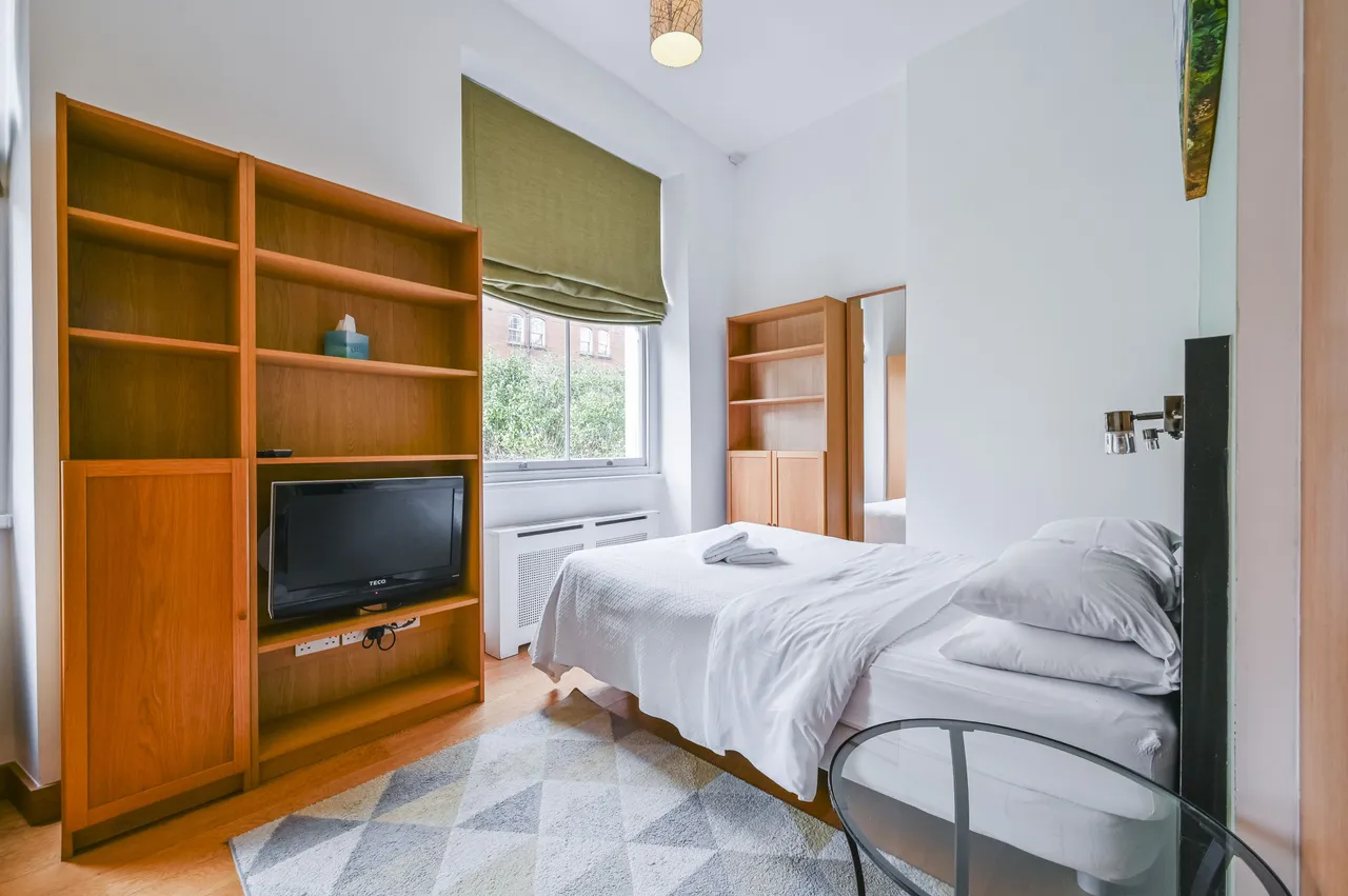 Flat 5, 32-33 Cartwright Gardens, London, photo 7