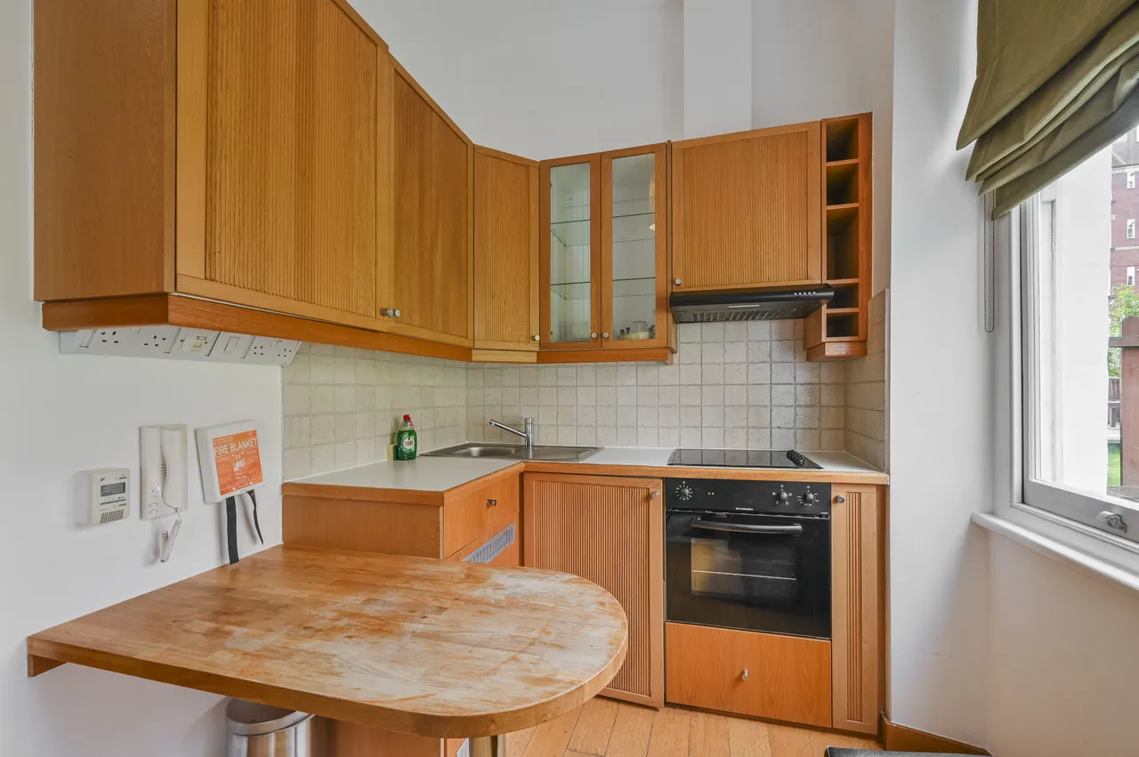 Flat 5, 32-33 Cartwright Gardens, London, photo 5