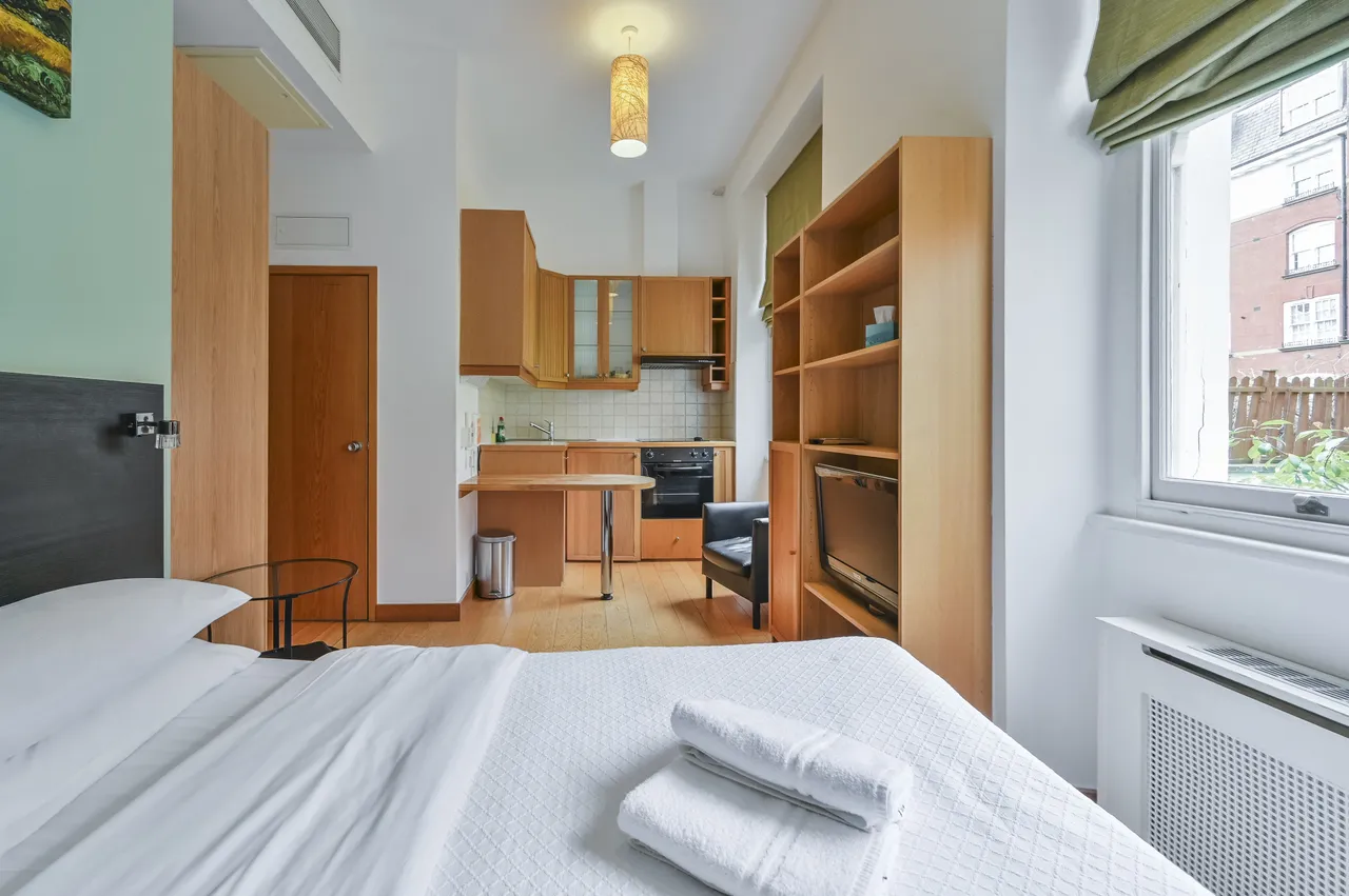 Flat 5, 32-33 Cartwright Gardens, London, photo 3