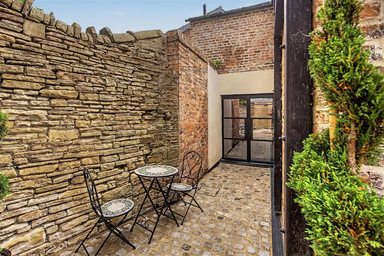 New Road, Prestbury, photo 25