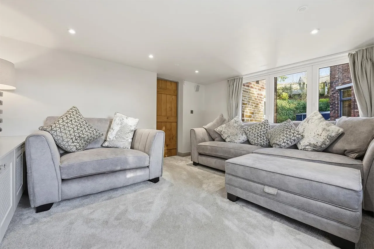 New Road, Prestbury, photo 10