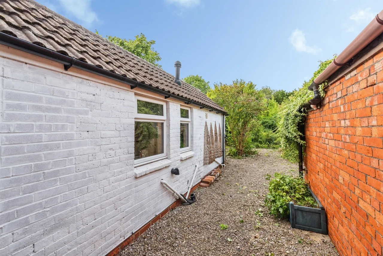 Kingsdown Road, Swindon, SN2, photo 14