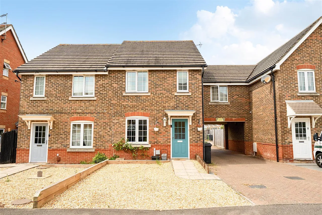 3 bed house for sale — Thyme Avenue, Whiteley