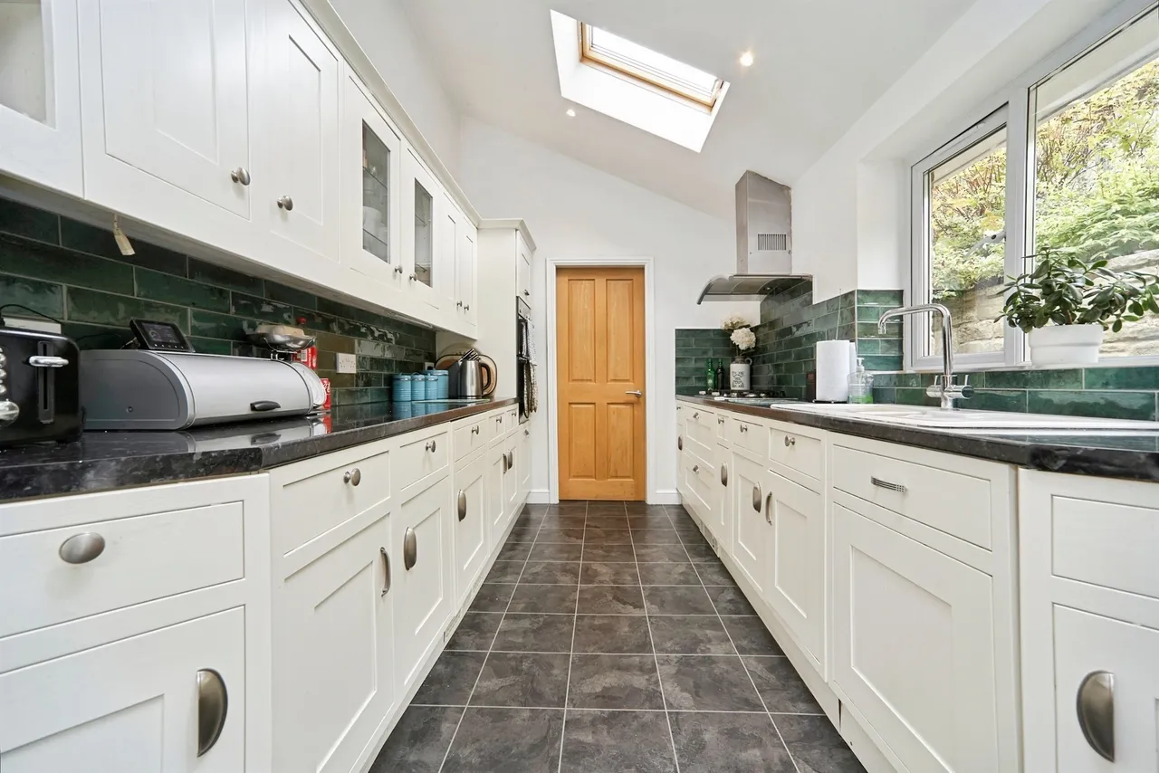 Ridgemount Road, Riddlesden, Keighley, photo 6