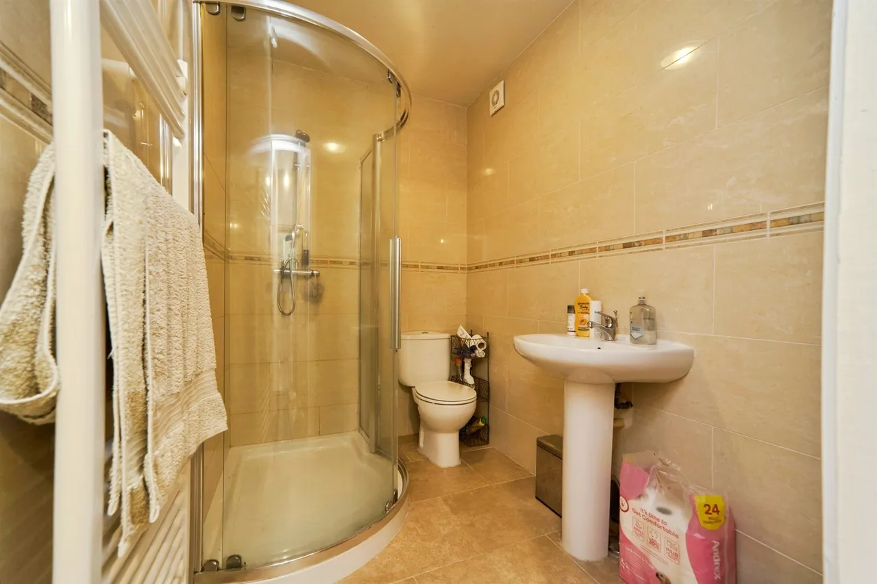 Ridgemount Road, Riddlesden, Keighley, photo 9
