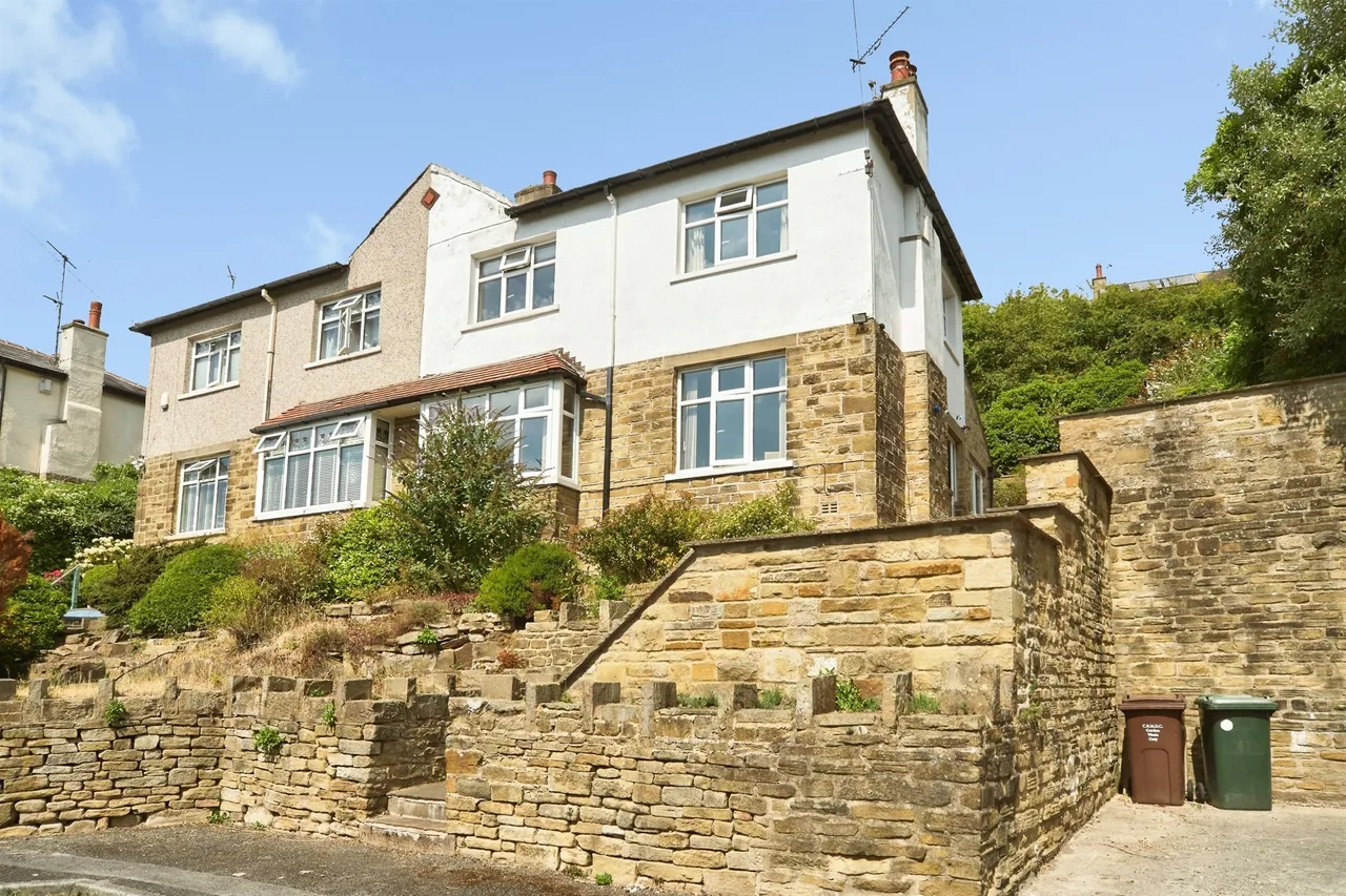 3 bed house for sale — Ridgemount Road, Riddlesden, Keighley