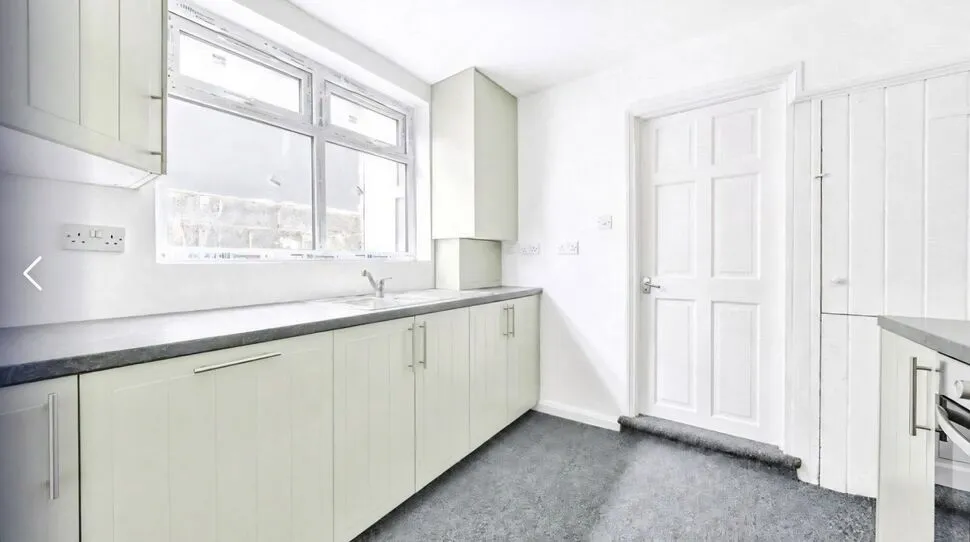 Tweedmouth Road, London, E13, photo 3