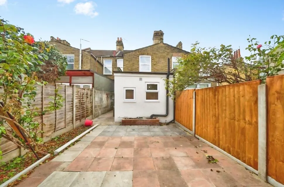 Tweedmouth Road, London, E13, photo 9
