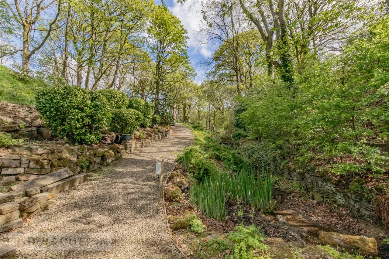 Kinders Lane, Greenfield, OL3, photo 37