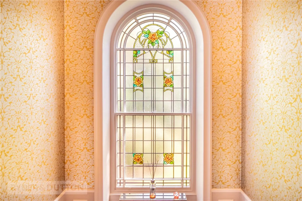 Kinders Lane, Greenfield, OL3, photo 18