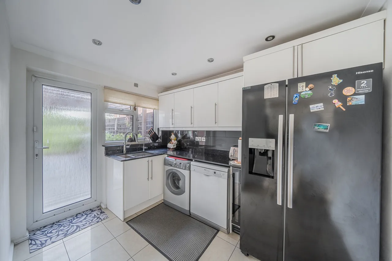 Leavesden Road, Stanmore, HA7, photo 22