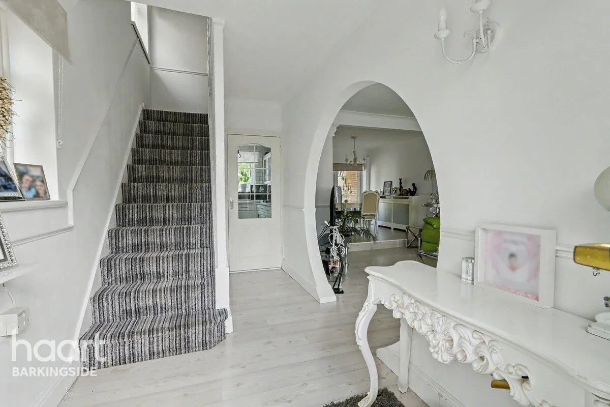 Marston Road, Clayhall, IG5, photo 3