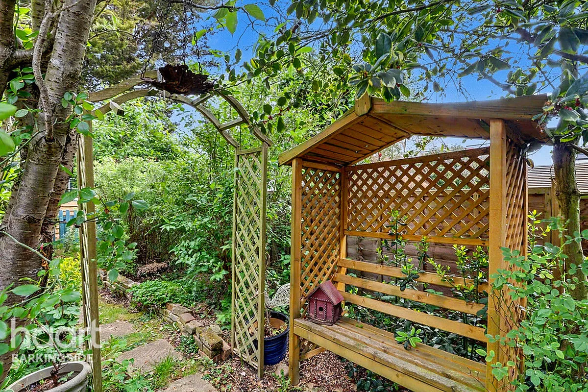 Marston Road, Clayhall, IG5, photo 24