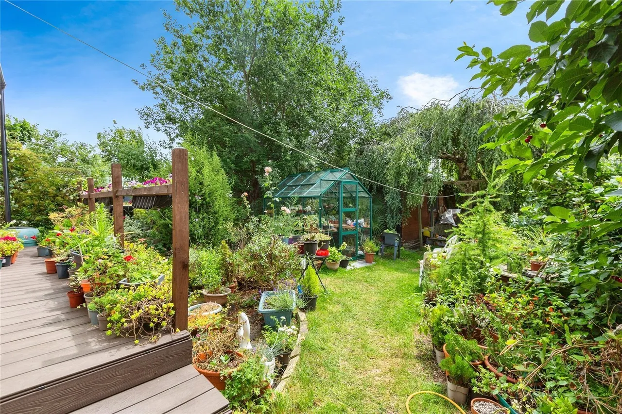 Eastbury Square, Barking, IG11, photo 26
