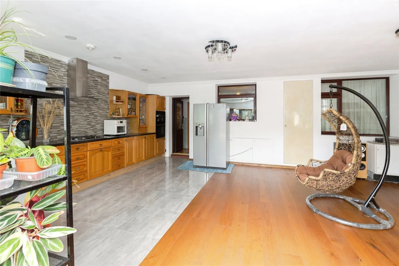Eastbury Square, Barking, IG11, photo 12