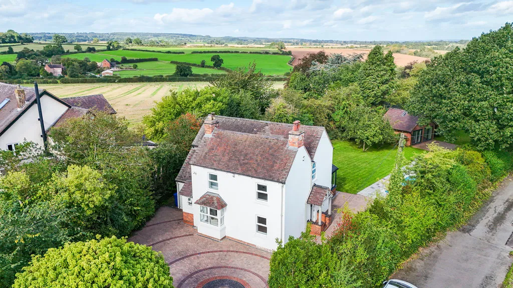 4 bed house for sale, Stafford Road, Lichfield, WS13