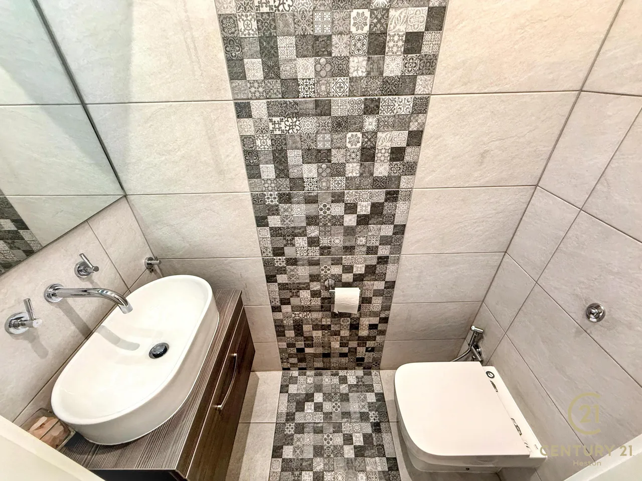 Burns Way, Hounslow, TW5, photo 13