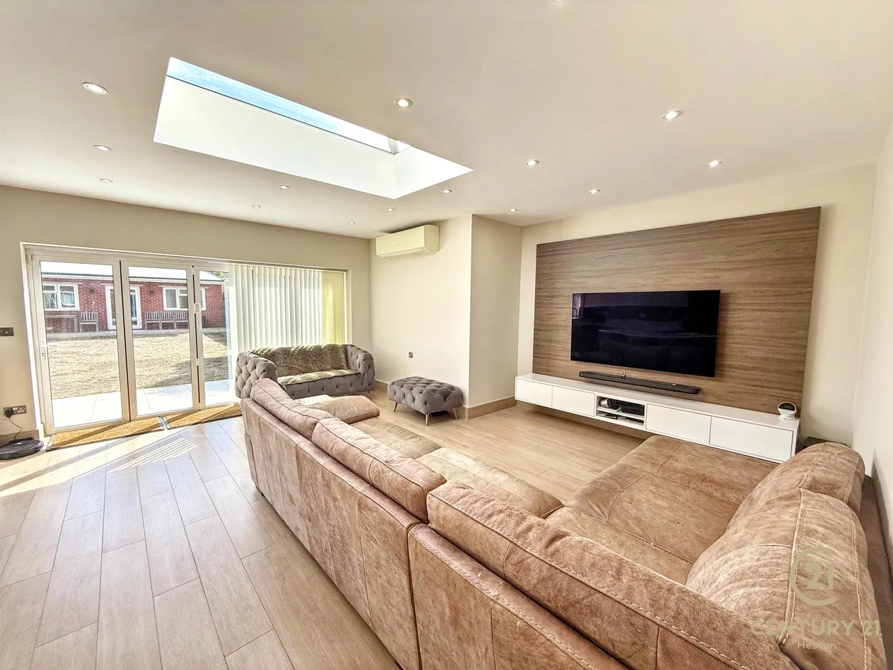Burns Way, Hounslow, TW5, photo 12