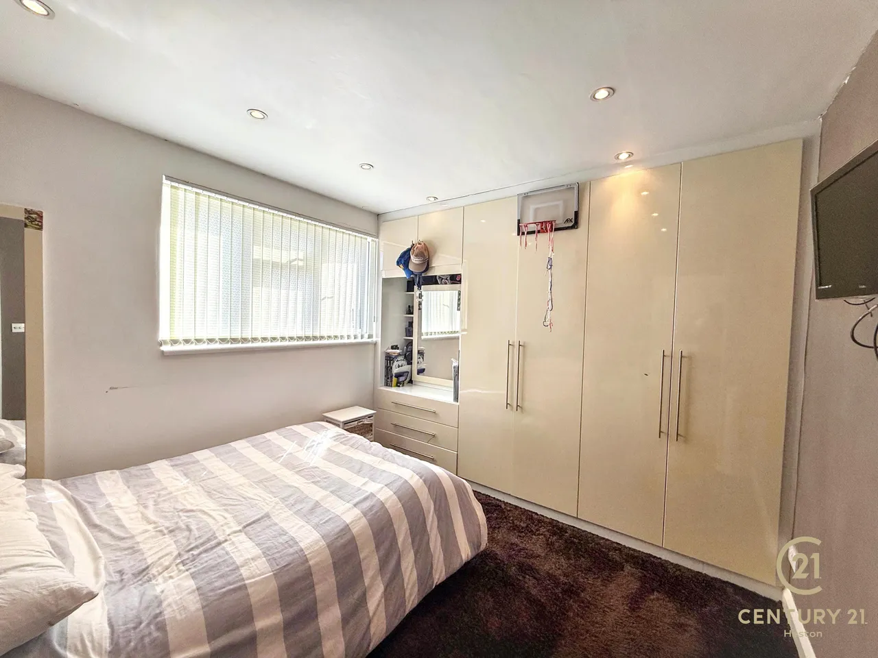 Burns Way, Hounslow, TW5, photo 23