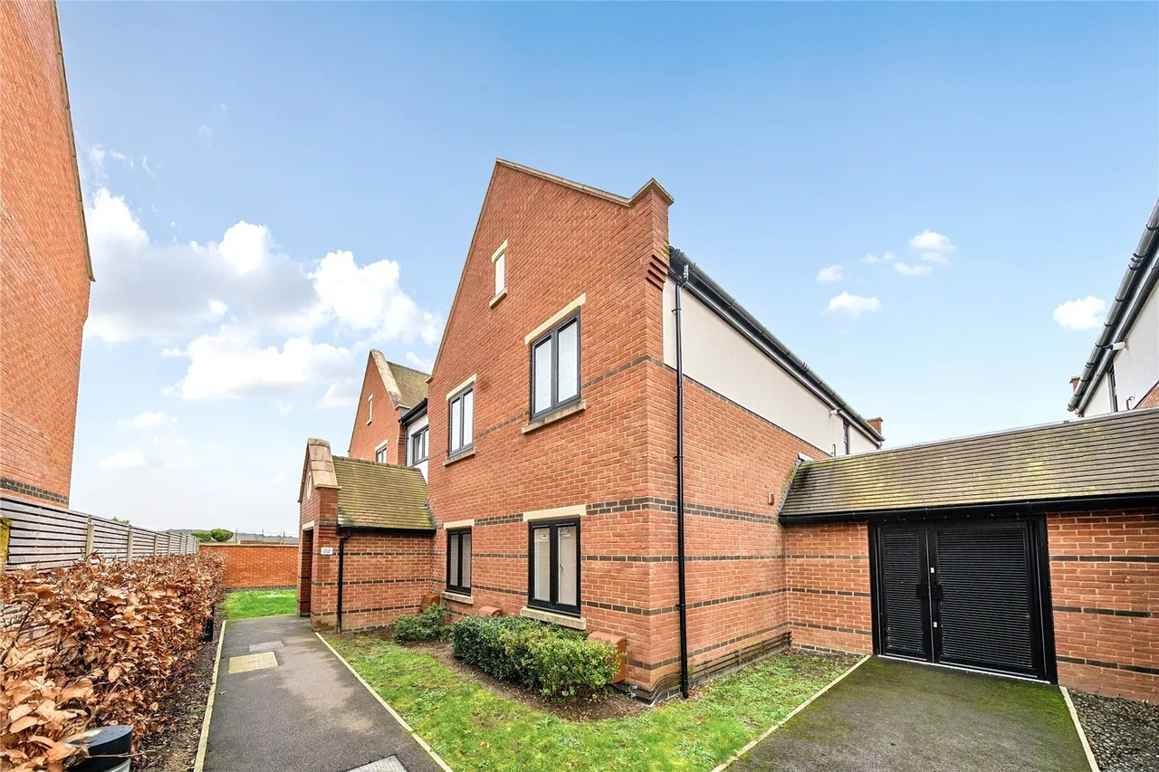 2 bed flat for sale — Albertine Grove, West Wickham, BR4