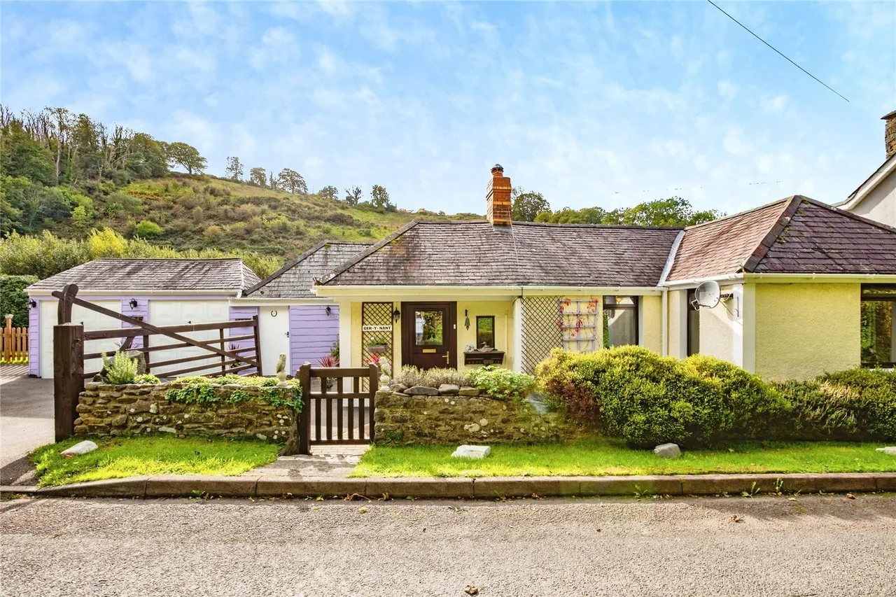 Llanrhystud, SY23, photo 2