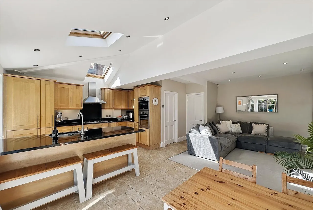 Stockport Road, Timperley, Cheshire WA15 7SR, photo 3