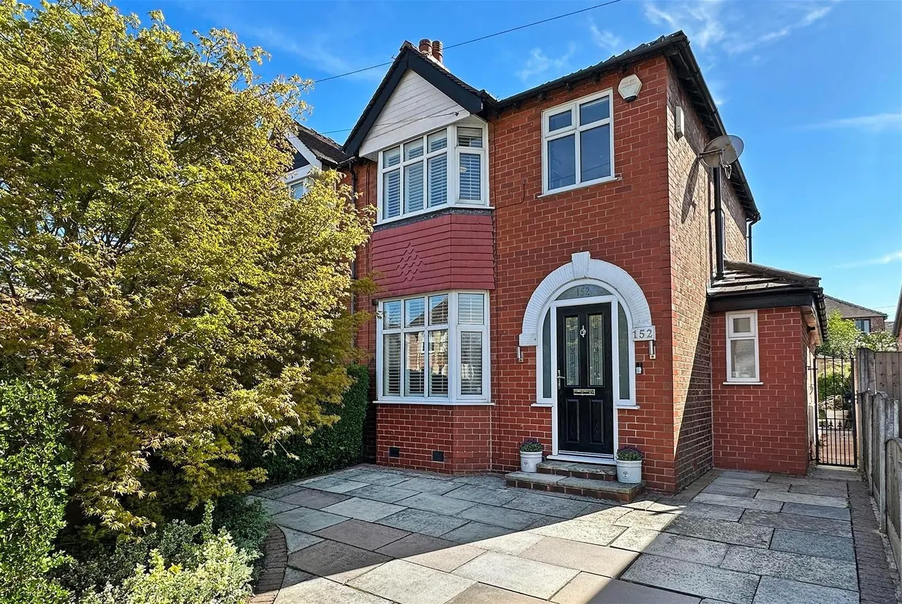 3 bed house for sale — Stockport Road, Timperley, Cheshire WA15 7SR