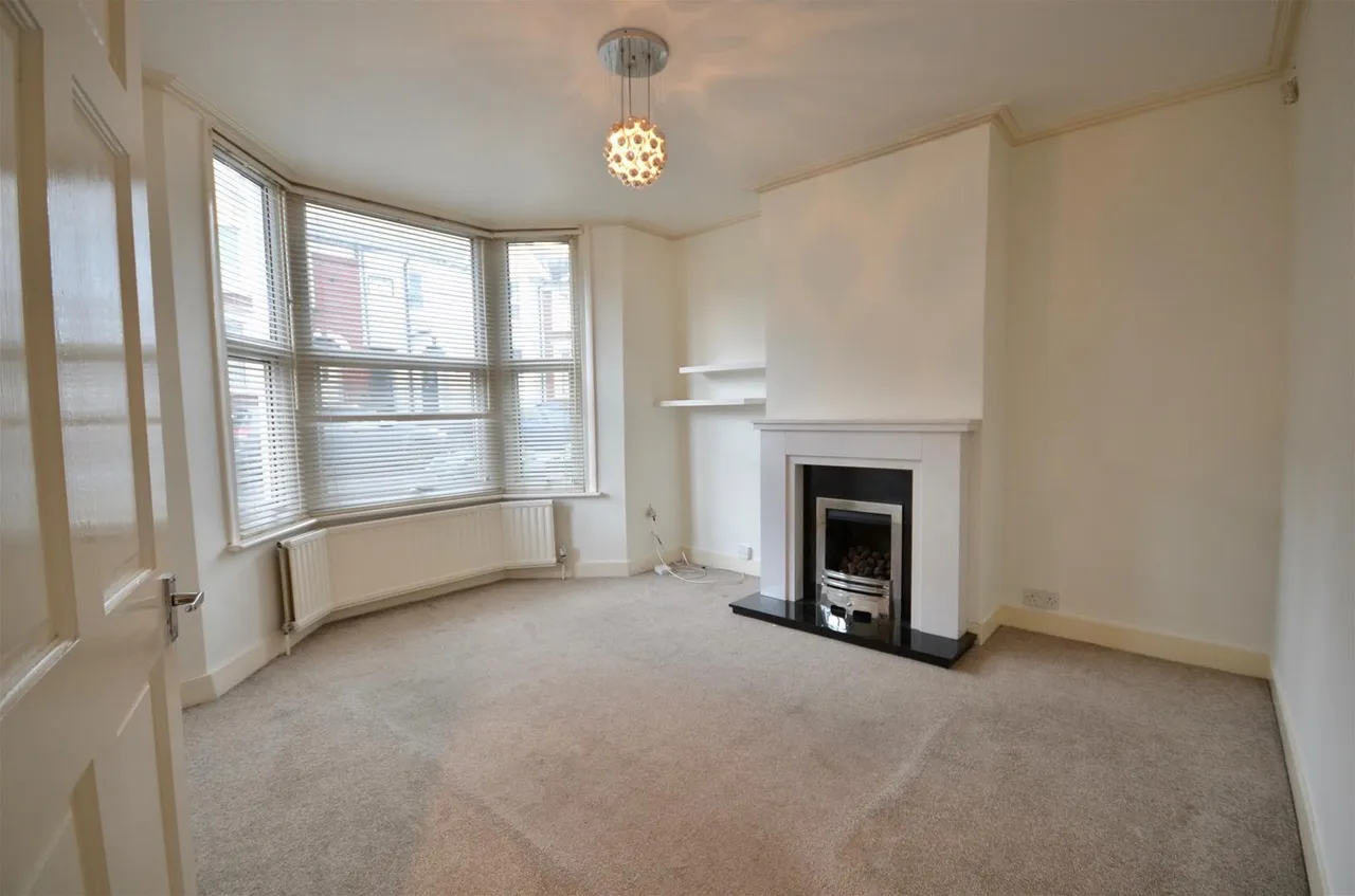 2 bed house for sale — Balmoral Road, Watford