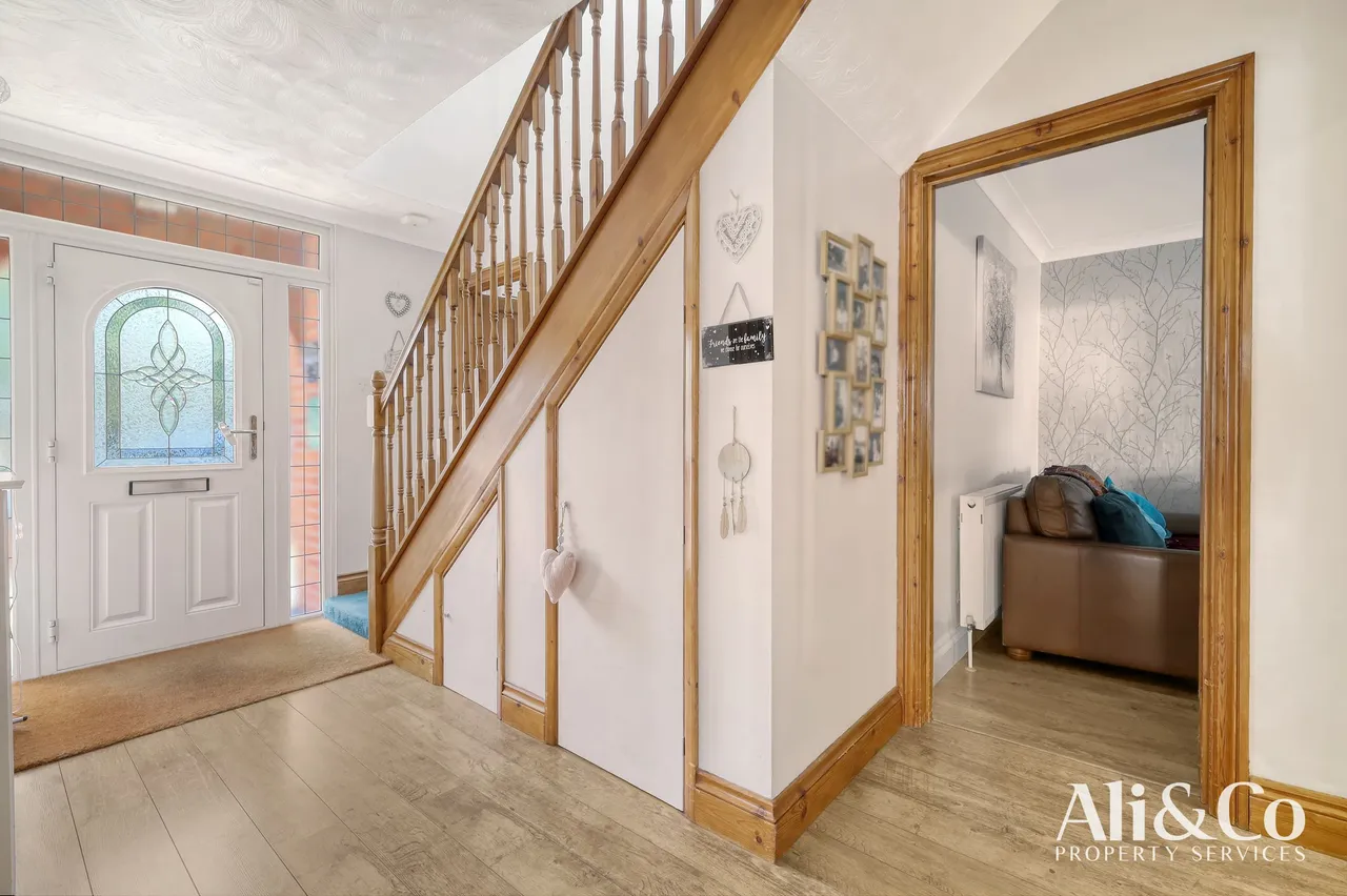 Waverley Gardens, Grays, Essex, RM16 2TJ, photo 8