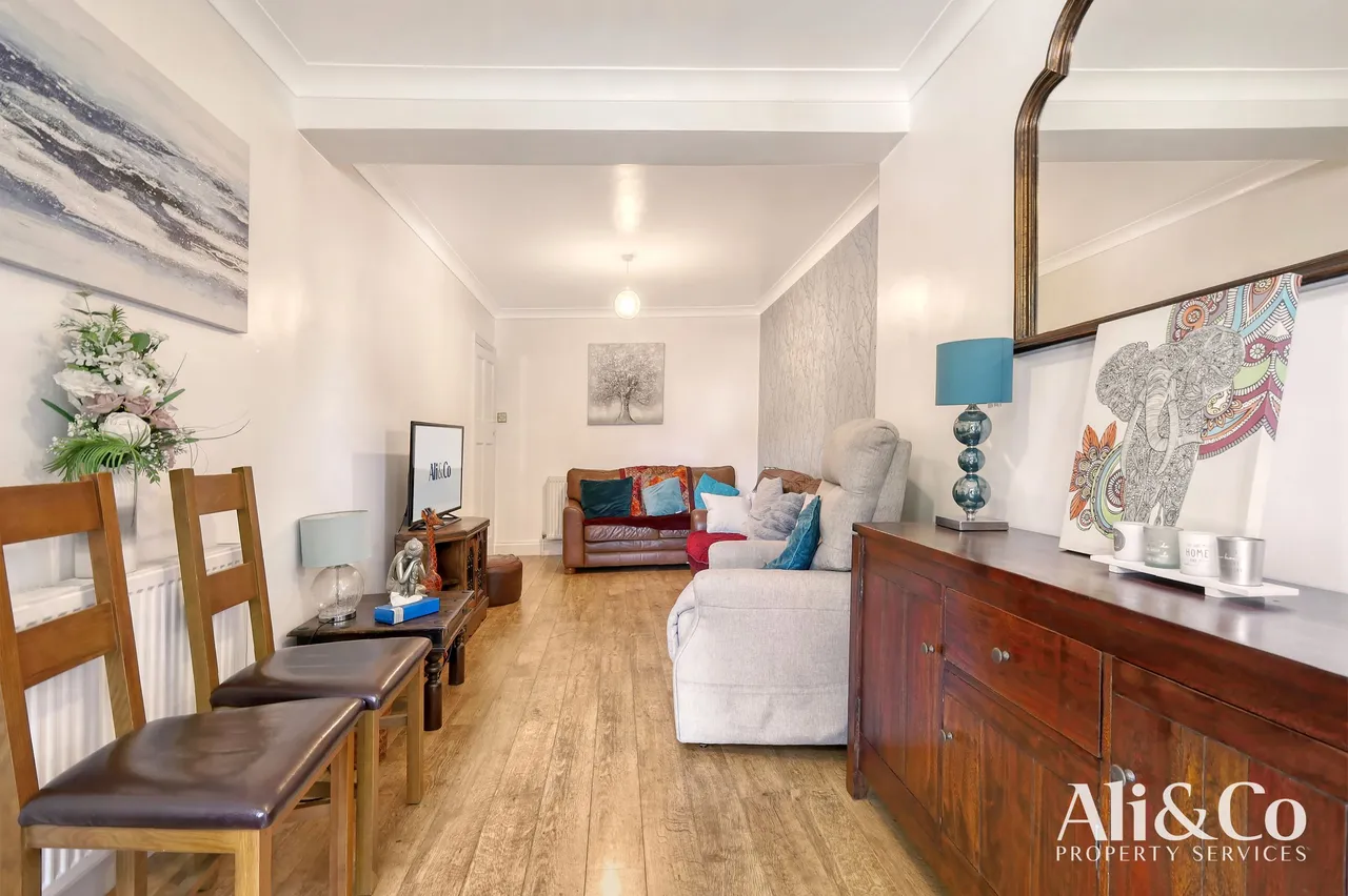 Waverley Gardens, Grays, Essex, RM16 2TJ, photo 11