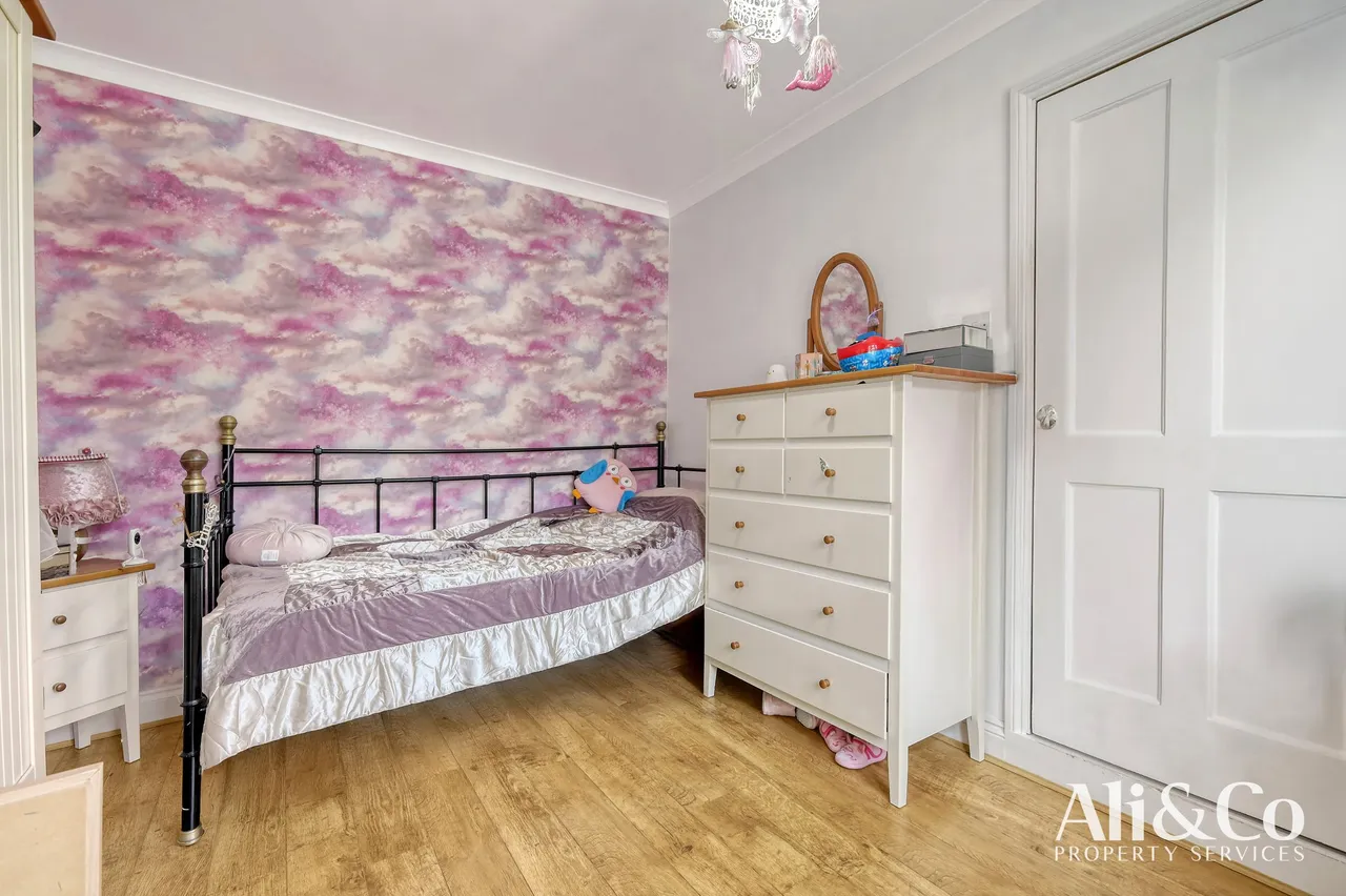 Waverley Gardens, Grays, Essex, RM16 2TJ, photo 12