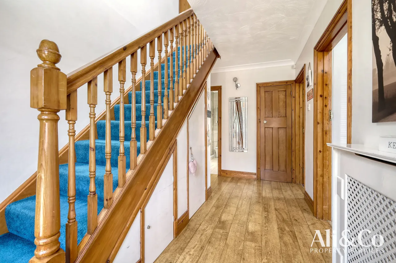 Waverley Gardens, Grays, Essex, RM16 2TJ, photo 9