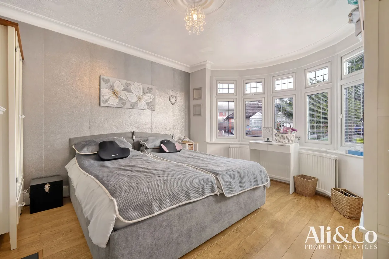 Waverley Gardens, Grays, Essex, RM16 2TJ, photo 13