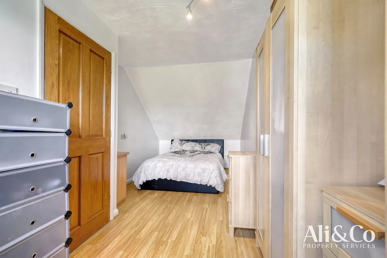 Waverley Gardens, Grays, Essex, RM16 2TJ, photo 15