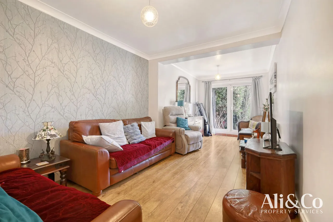Waverley Gardens, Grays, Essex, RM16 2TJ, photo 10