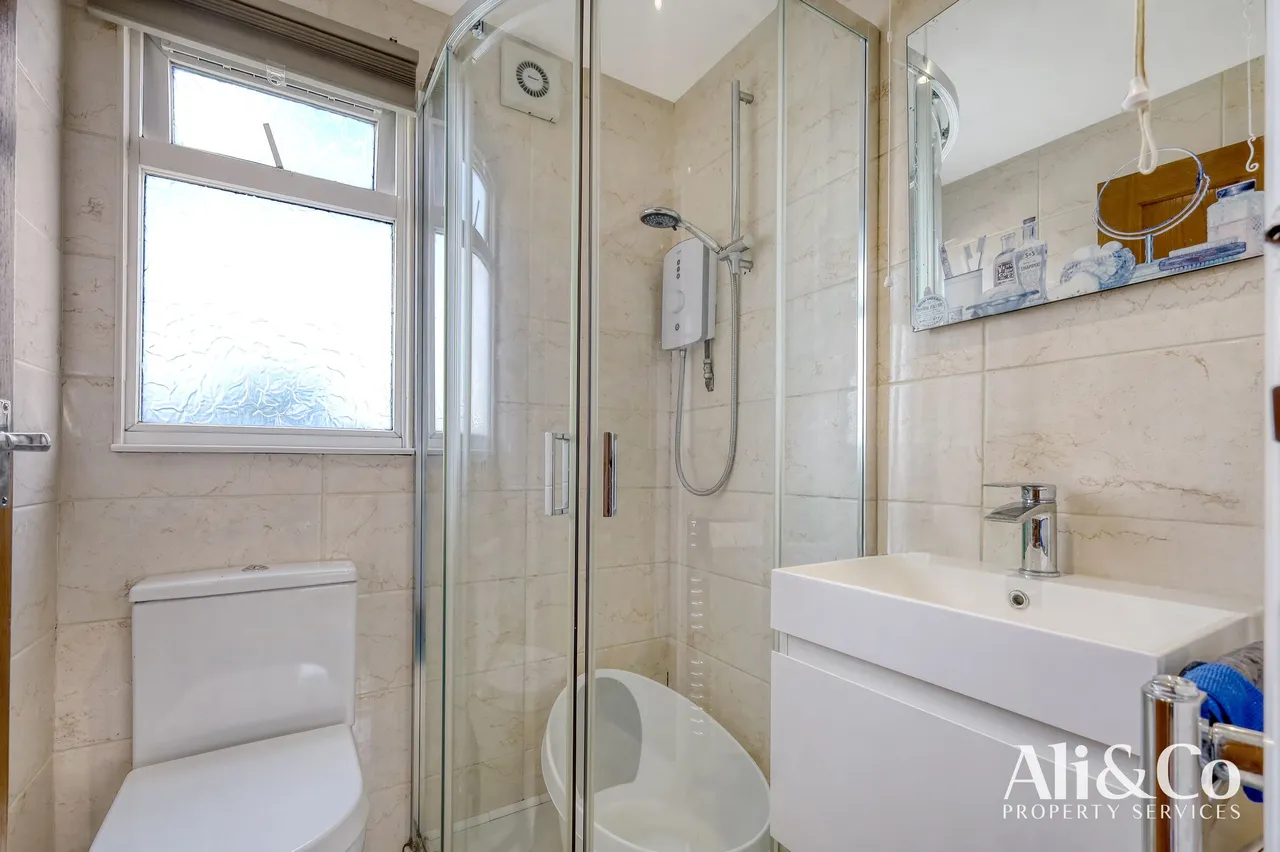 Waverley Gardens, Grays, Essex, RM16 2TJ, photo 14