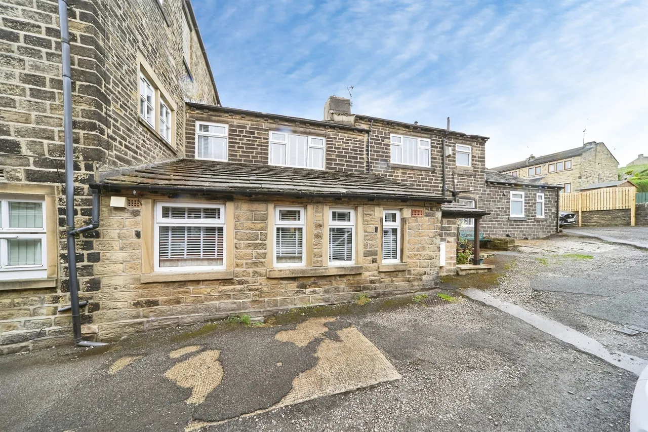 4 bed house for sale — Moss Row, Wilsden, Bradford