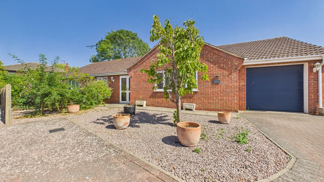 3 bed house for sale — Wexford Close, Bourne, PE10