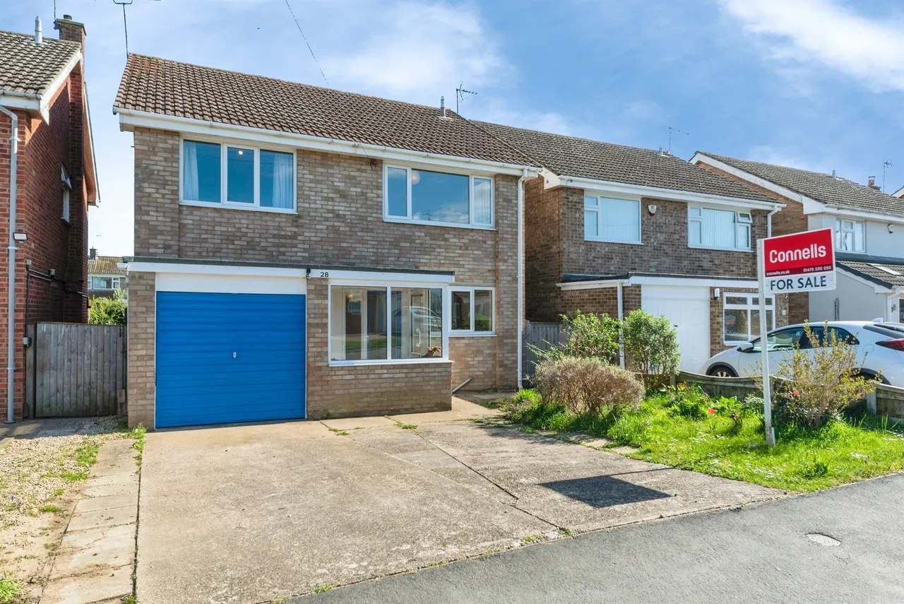 4 bed house for sale — Northcliffe Road, Grantham
