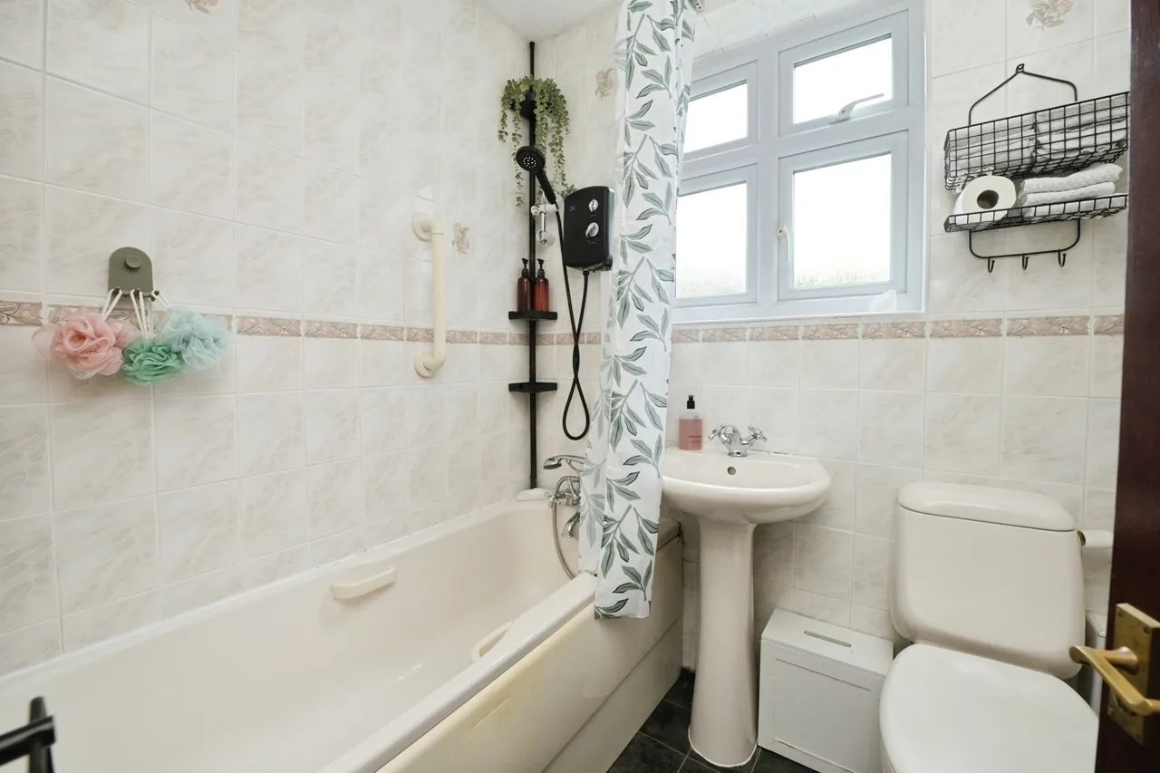 Peartree Gardens, Romford, RM7, photo 14