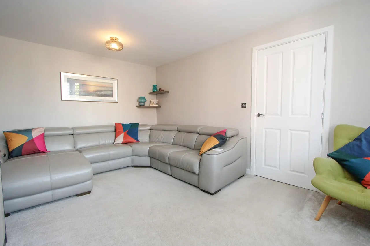 Wainblade Court, Yate, photo 3