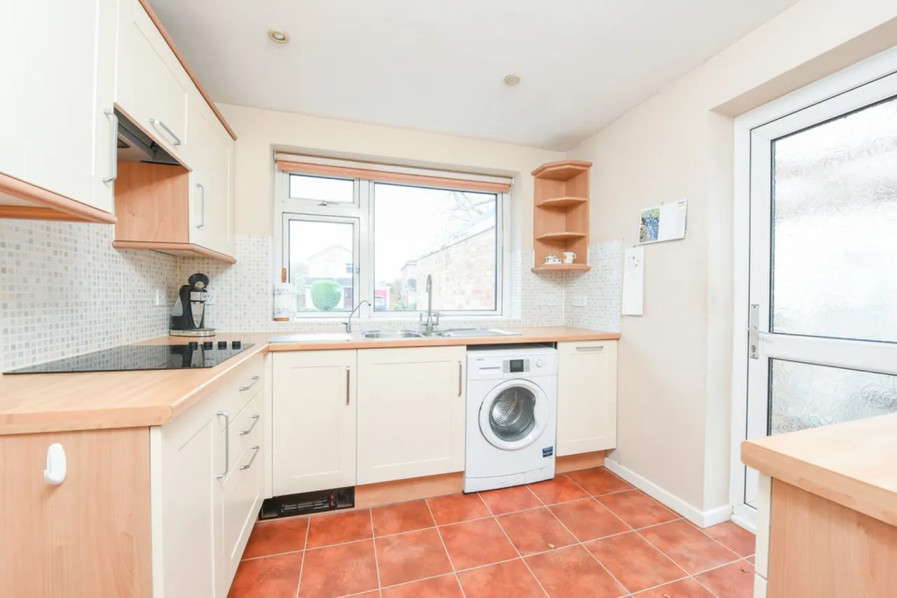 Oaklands Drive, Wokingham, photo 3