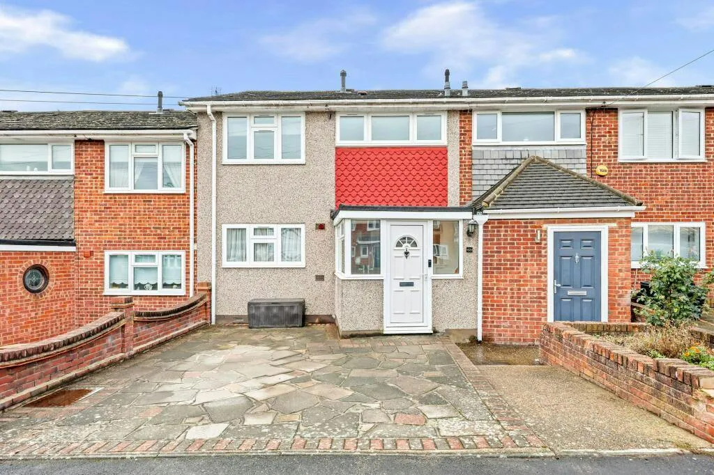 3 bed house for sale, Navarre Gardens, Romford, RM5