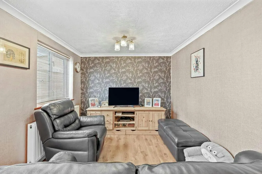 Navarre Gardens, Romford, RM5, photo 5