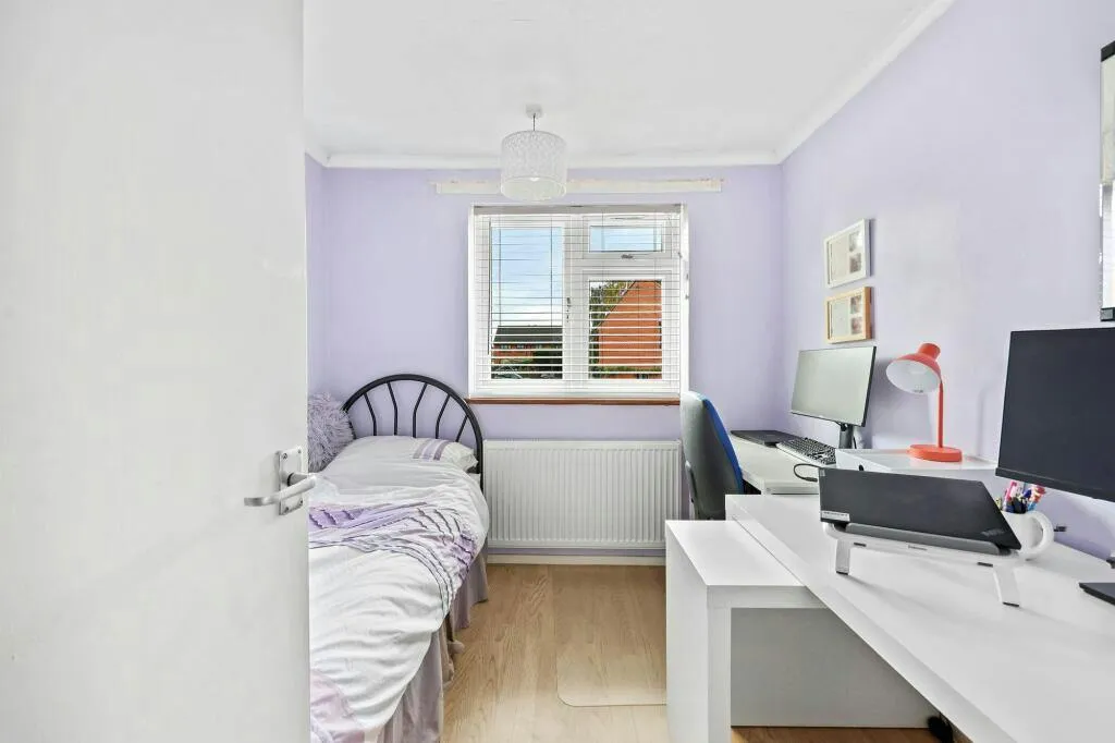 Navarre Gardens, Romford, RM5, photo 12