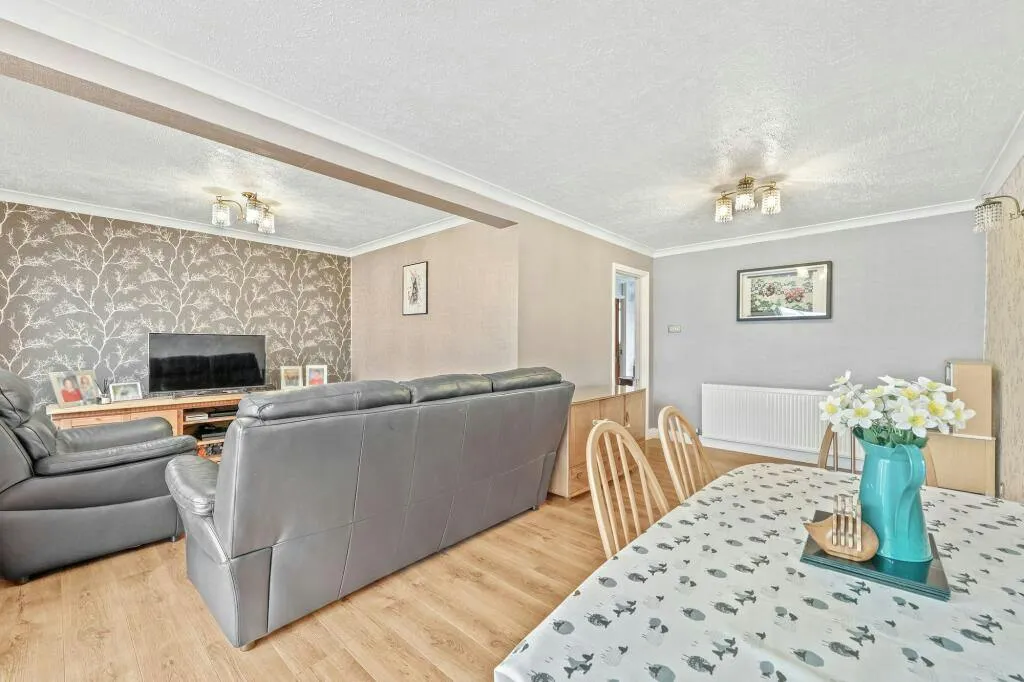 Navarre Gardens, Romford, RM5, photo 6
