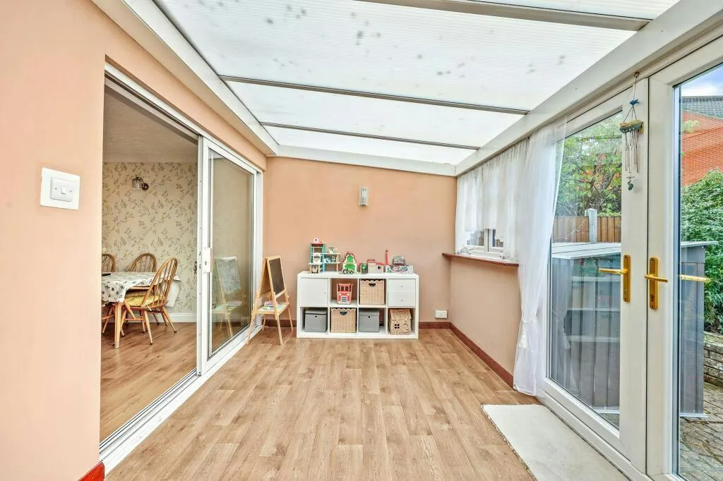 Navarre Gardens, Romford, RM5, photo 8