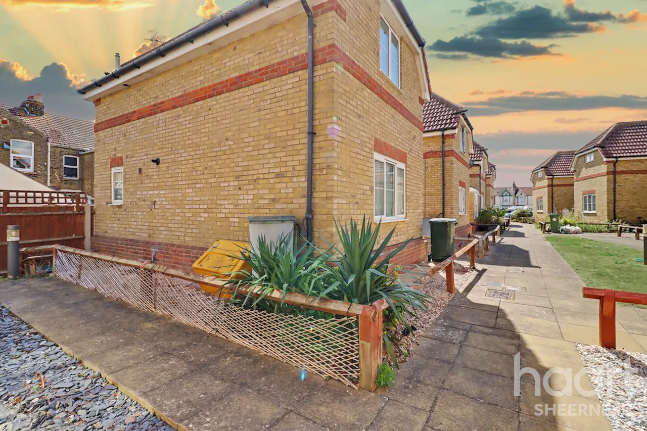 Street, Sheerness, ME12, photo 7